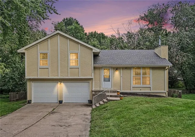 Photo 1 of Sale Pending at 11225 N Tracy Ave, Kansas City, MO 64155 | MLS# 2642498 | Listing updated on 2026-10-04