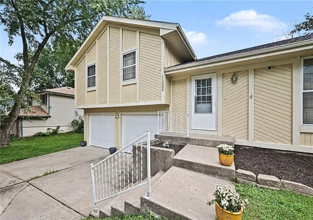 Photo 3 of Sale Pending at 11225 N Tracy Ave, Kansas City, MO 64155 | MLS# 2642498 | Listing updated on 2026-10-04