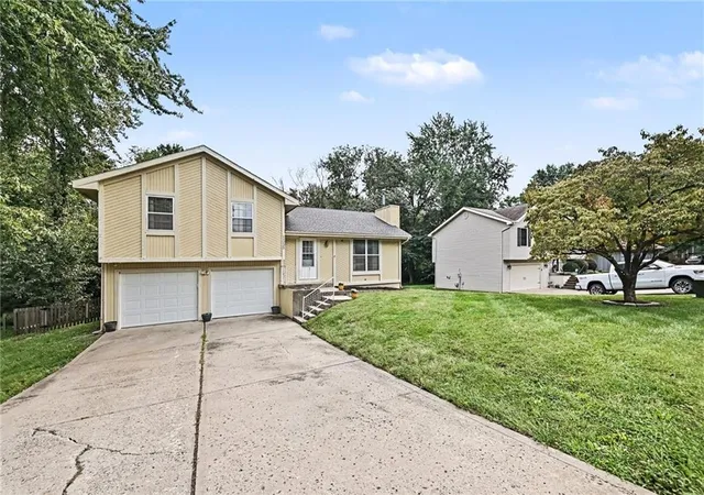 Photo 3 of Sale Pending at 11225 N Tracy Ave, Kansas City, MO 64155 | MLS# 2642498 | Listing updated on 2026-10-04