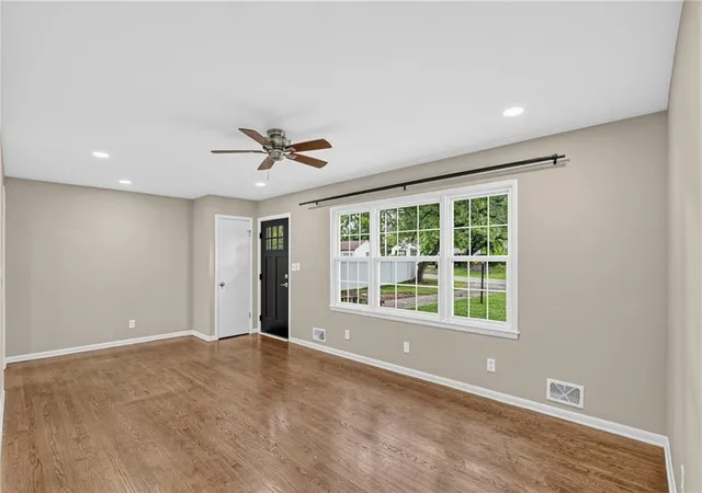 Photo 3 of Single family home for sale at 506 E 91st Terrace, Kansas City, MO 64131 | MLS# 2642499 | Listing updated on 2026-10-01