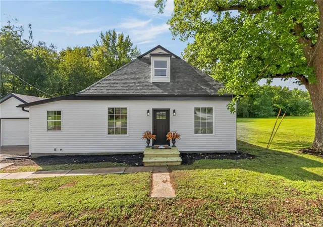 Photo 1 of Sale Pending at 606 E Elijah St, Easton, MO 64443 | MLS# 2642501 | Listing updated on 2026-09-22
