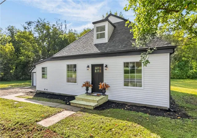 Photo 2 of Sale Pending at 606 E Elijah St, Easton, MO 64443 | MLS# 2642501 | Listing updated on 2026-09-22