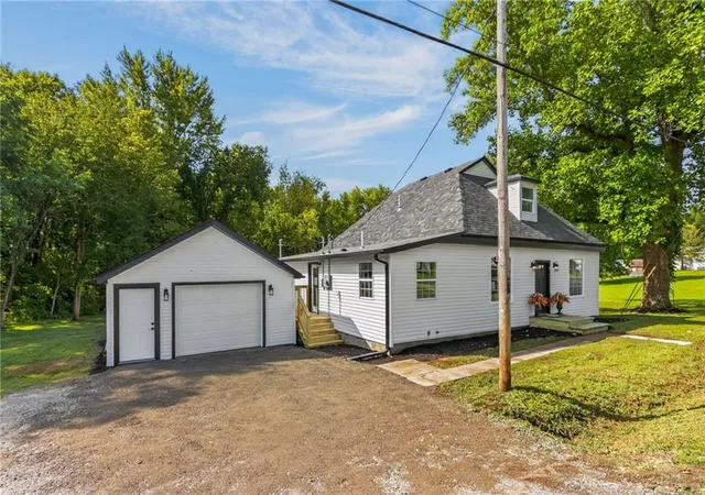 Photo 3 of Sale Pending at 606 E Elijah St, Easton, MO 64443 | MLS# 2642501 | Listing updated on 2026-09-22
