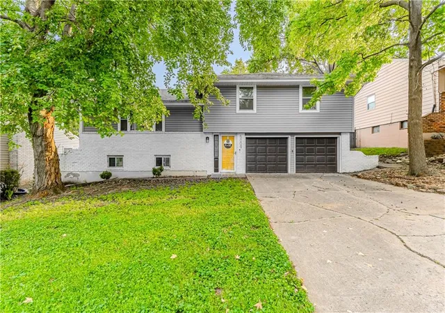 Single family home for sale at 5009 NE 57th Terrace, Kansas City, MO 64119 | MLS# 2642502