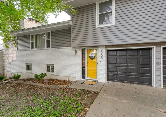 Photo 2 of Sale Pending at 5009 Ne 57th Terrace, Kansas City, MO 64119 | MLS# 2642502 | Listing updated on 2026-09-27