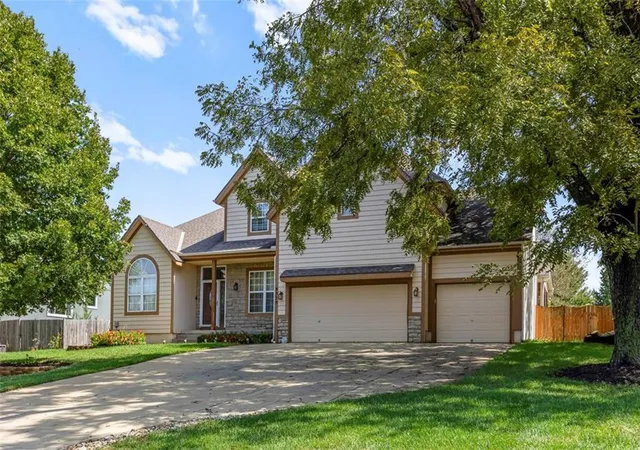 Photo 2 of Single family home for sale at 8375 Timber Trails Dr, De Soto, KS 66018 | MLS# 2642503 | Listing updated on 2026-10-13