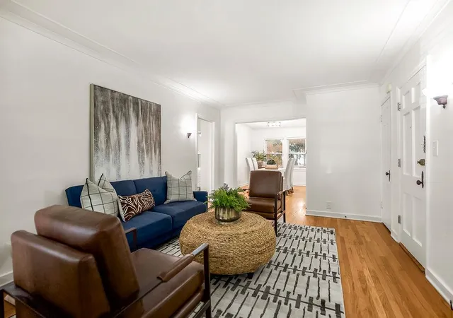 Listing Photo 4 - Condo for sale in building located at 4948 Walnut St, Kansas, MO 64112 - Unit #1S