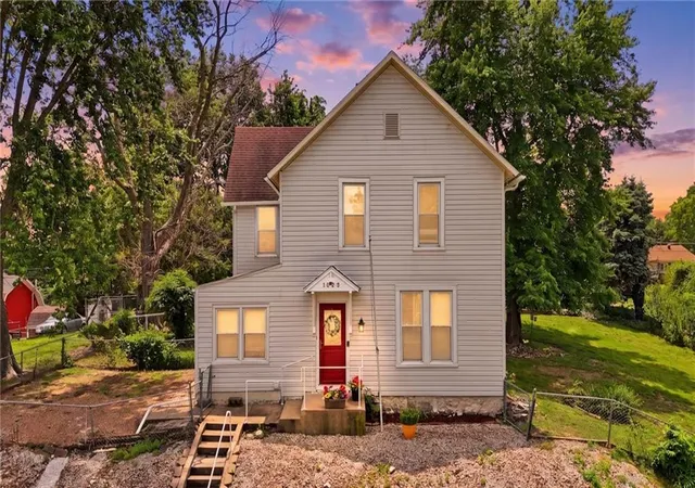 Photo 2 of Single family home for sale at 1025 Ironmoulders St, Leavenworth, KS 66048 | MLS# 2642511 | Listing updated on 2026-09-17