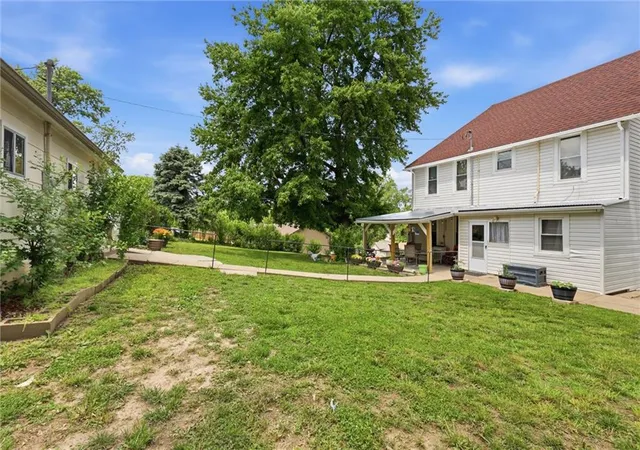 Photo 3 of Single family home for sale at 1025 Ironmoulders St, Leavenworth, KS 66048 | MLS# 2642511 | Listing updated on 2026-10-03