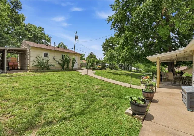 Photo 2 of Single family home for sale at 1025 Ironmoulders St, Leavenworth, KS 66048 | MLS# 2642511 | Listing updated on 2026-10-03
