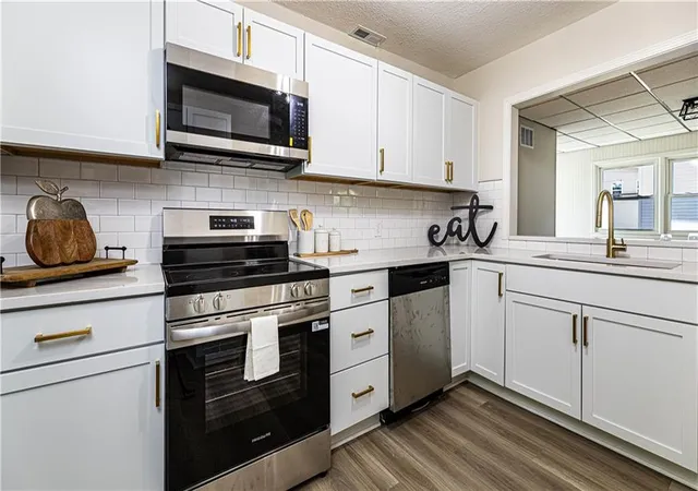 Photo 2 of Single family home for sale at 610 Sw Browning Ave, Lees Summit, MO 64063 | MLS# 2642512 | Listing updated on 2026-09-17