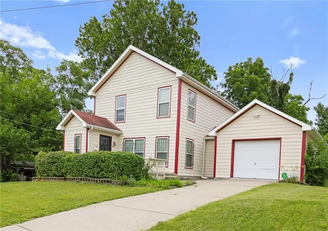 Photo 1 of Single family home for sale at 2005 E 34th Street, Kansas City, MO 64109 | MLS# 2642517 | Listing updated on 2026-09-18