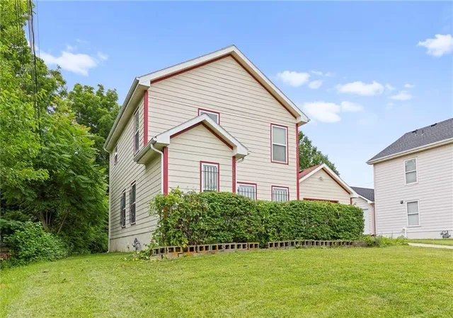 Photo 3 of Single family home for sale at 2005 E 34th Street, Kansas City, MO 64109 | MLS# 2642517 | Listing updated on 2026-09-18
