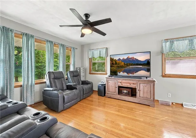 Photo 2 of Single family home for sale at 10407 E 30th Terrace, Independence, MO 64052 | MLS# 2642519 | Listing updated on 2026-09-20