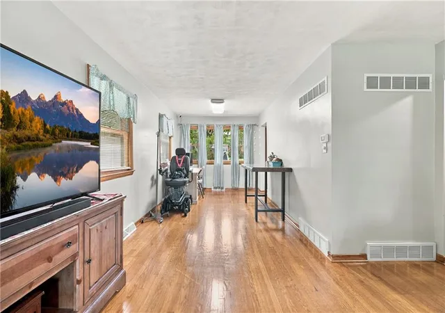 Photo 3 of Single family home for sale at 10407 E 30th Terrace, Independence, MO 64052 | MLS# 2642519 | Listing updated on 2026-09-20