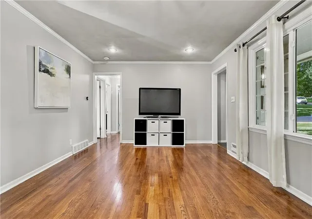 Photo 4 of Sale Pending at 8025 Dearborn Dr, Prairie Village, KS 66208 | MLS# 2642520 | Listing updated on 2026-09-27