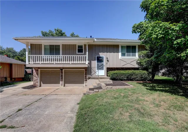 Photo 1 of Single family home for sale at 407 Se Moreland School Rd, Blue Springs, MO 64014 | MLS# 2642522 | Listing updated on 2026-09-24