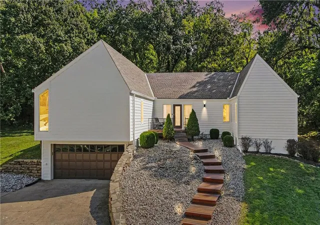 Photo 3 of Single family home for sale at 4813 NW Northwood Rd, Riverside, MO 64150 | MLS# 2642527 | Listing updated on 2026-10-06