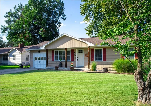 Photo 3 of Single family home for sale at 505 South Dr, Marshall, MO 65340 | MLS# 2642530 | Listing updated on 2026-09-18