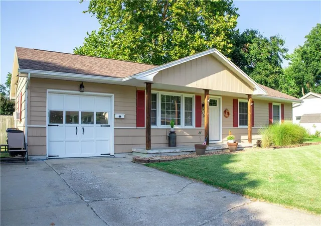 Photo 3 of Single family home for sale at 505 South Dr, Marshall, MO 65340 | MLS# 2642530 | Listing updated on 2026-09-18