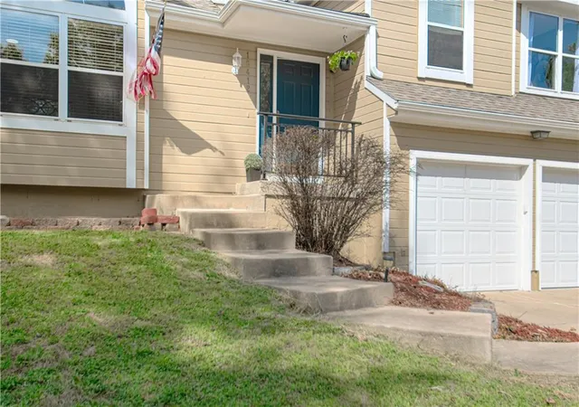 Photo 2 of Sale Pending at 18412 W 163rd Street, Olathe, KS 66062 | MLS# 2642531 | Listing updated on 2026-09-20