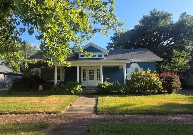 Photo 1 of Sale Pending at 417 W Washington St, Pittsburg, KS 66762 | MLS# 2642537 | Listing updated on 2026-09-23