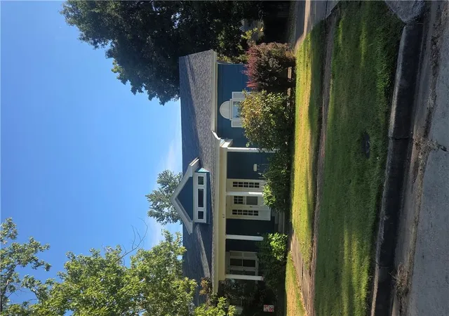Photo 3 of Sale Pending at 417 W Washington St, Pittsburg, KS 66762 | MLS# 2642537 | Listing updated on 2026-09-23