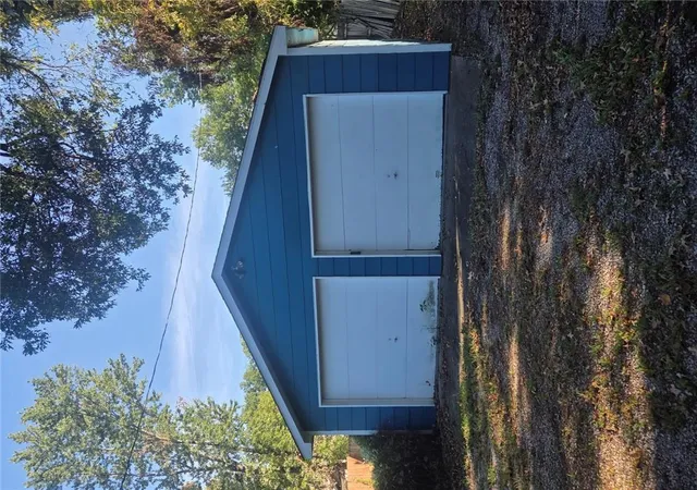 Photo 4 of Sale Pending at 417 W Washington St, Pittsburg, KS 66762 | MLS# 2642537 | Listing updated on 2026-09-23