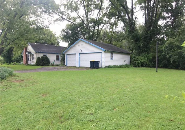 Photo 3 of Single family home for sale at 7700 Blue Ridge Blvd, Raytown, MO 64138 | MLS# 2642538 | Listing updated on 2026-09-18