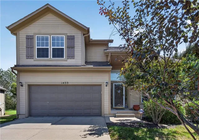 Single family home for sale at 1433 Glen Dr, Louisburg, KS 66053 | MLS# 2642540