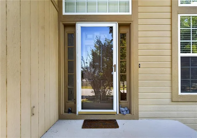 Photo 4 of Single family home for sale at 1433 Glen Dr, Louisburg, KS 66053 | MLS# 2642540 | Listing updated on 2026-09-28