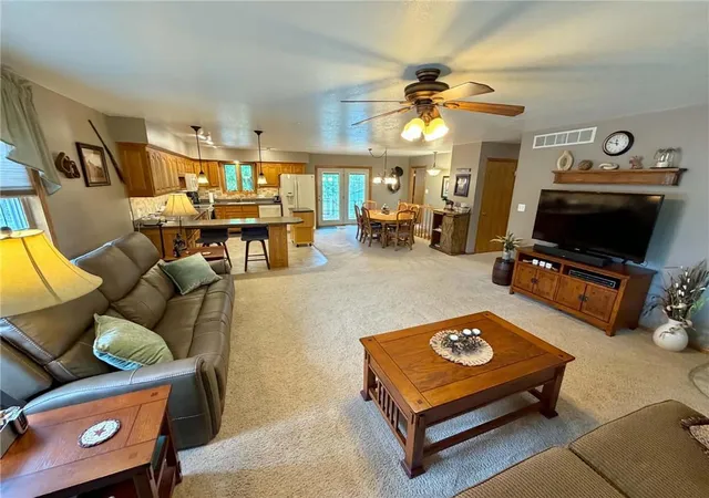 Photo 3 of Single family home for sale at 314 E Thompson St, Maryville, MO 64468 | MLS# 2642549 | Listing updated on 2026-10-08