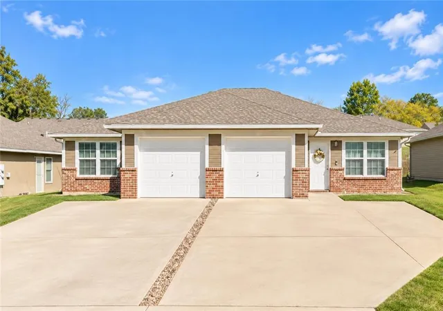 Multi family home for sale at 609 W Market St, Warrensburg, MO 64093 | MLS# 2642558