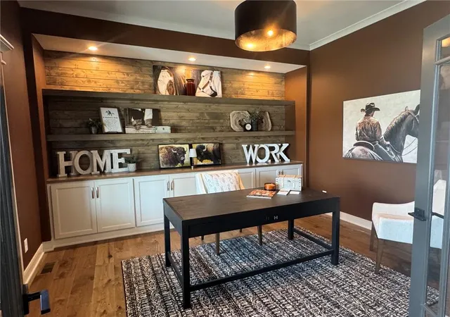 Photo 3 of Single family home for sale at 18613 Mohawk Ln, Stilwell, KS 66085 | MLS# 2642564 | Listing updated on 2026-09-17