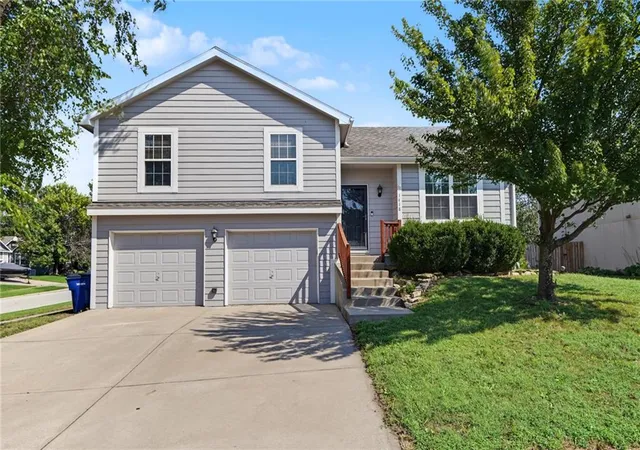 Single family home for sale at 1418 Redwood Dr, Eudora, KS 66025 | MLS# 2642570