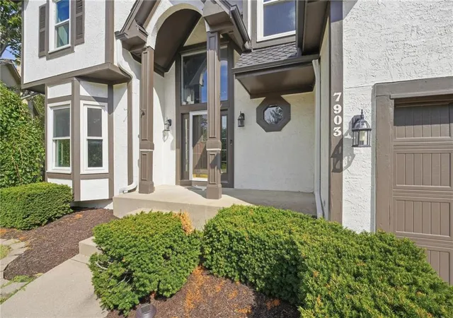 Photo 3 of Single family home for sale at 7903 W 129th Terrace, Overland Park, KS 66213 | MLS# 2642572 | Listing updated on 2026-10-01