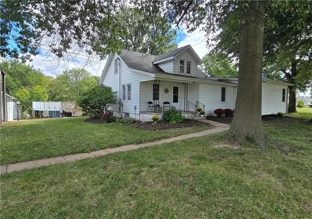 Photo 2 of Single family home for sale at 2006 Eastridge Dr, Excelsior Springs, MO 64024 | MLS# 2642573 | Listing updated on 2026-10-08