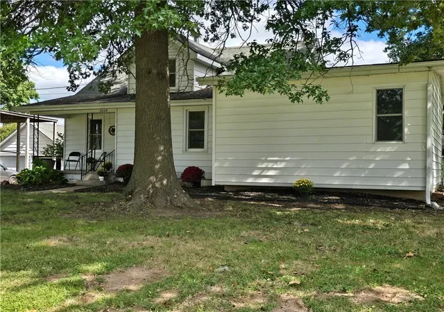 Photo 3 of Single family home for sale at 2006 Eastridge Dr, Excelsior Springs, MO 64024 | MLS# 2642573 | Listing updated on 2026-10-08