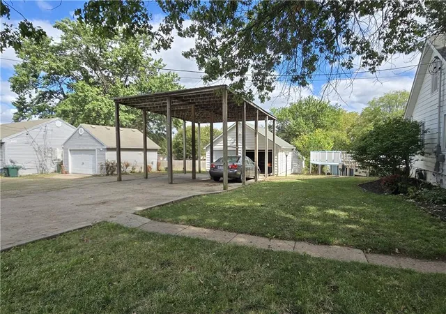 Photo 4 of Single family home for sale at 2006 Eastridge Dr, Excelsior Springs, MO 64024 | MLS# 2642573 | Listing updated on 2026-10-08