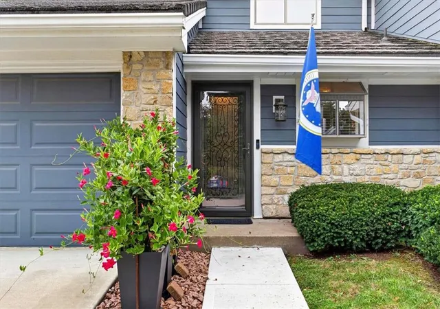 Photo 3 of Townhouse for sale at 253 NE Edgewater Dr, Lees Summit, MO 64064 | MLS# 2642575 | Listing updated on 2026-10-08