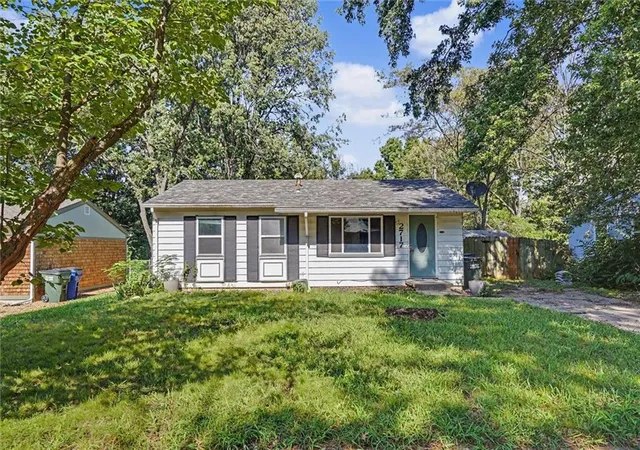 Single family home for sale at 2717 Bonanza St, Lawrence, KS 66046 | MLS# 2642591