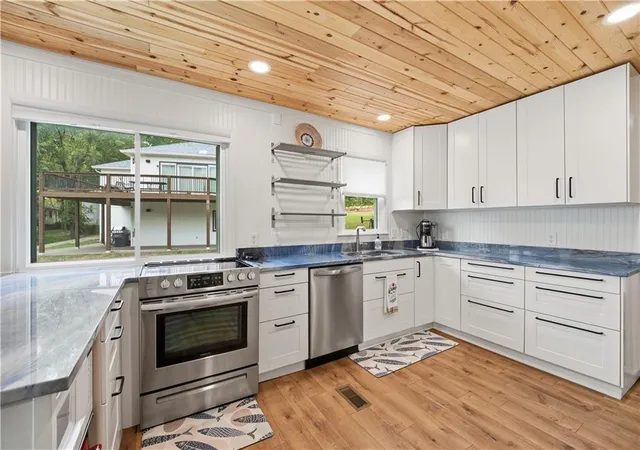 Photo 3 of Single family home for sale at 278 Linn Valley Blvd, Linn Valley, KS 66040 | MLS# 2642593 | Listing updated on 2026-10-06