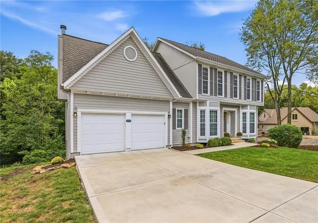 Photo 2 of Sale Pending at 15511 Beverly St, Overland Park, KS 66223 | MLS# 2642598 | Listing updated on 2026-09-29