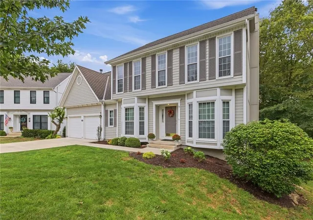 Photo 3 of Sale Pending at 15511 Beverly St, Overland Park, KS 66223 | MLS# 2642598 | Listing updated on 2026-09-29
