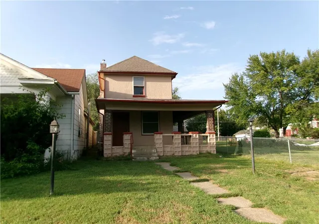 Photo 1 of Single family home for sale at 1417 Commercial St, Atchison, KS 66002 | MLS# 2642600 | Listing updated on 2026-09-22