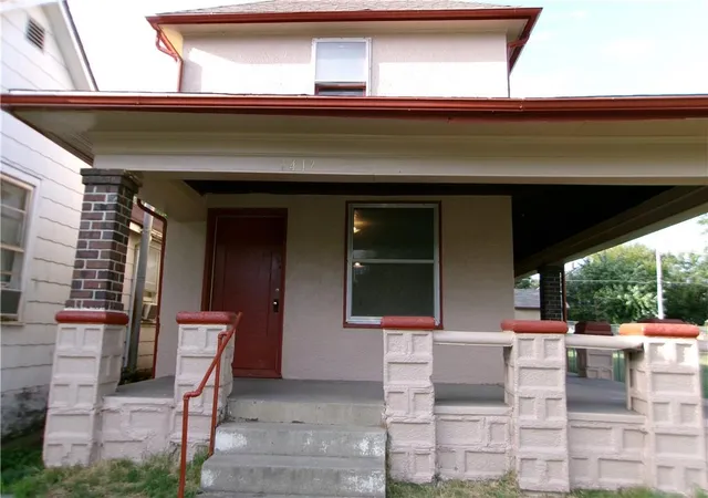 Photo 2 of Single family home for sale at 1417 Commercial St, Atchison, KS 66002 | MLS# 2642600 | Listing updated on 2026-09-22