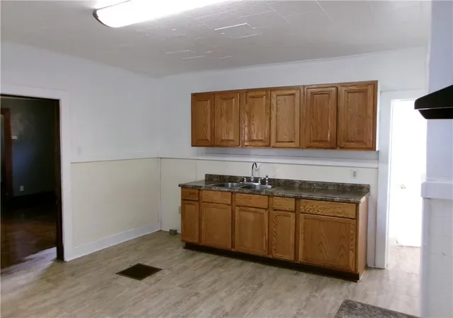 Photo 4 of Single family home for sale at 1417 Commercial St, Atchison, KS 66002 | MLS# 2642600 | Listing updated on 2026-09-22