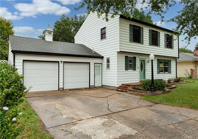 Photo 3 of Single family home for sale at 113 Claremont St, Lees Summit, MO 64063 | MLS# 2642601 | Listing updated on 2026-09-24