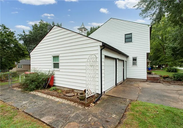 Photo 3 of Single family home for sale at 113 Claremont St, Lees Summit, MO 64063 | MLS# 2642601 | Listing updated on 2026-09-24
