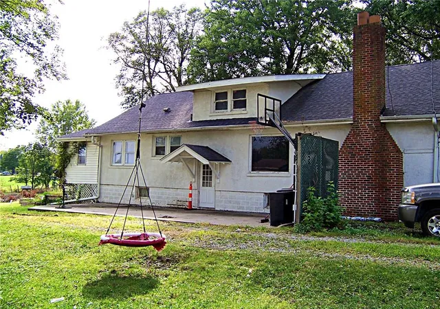Photo 3 of Single family home for sale at 505 Queen St, King City, MO 64463 | MLS# 2642605 | Listing updated on 2026-09-24